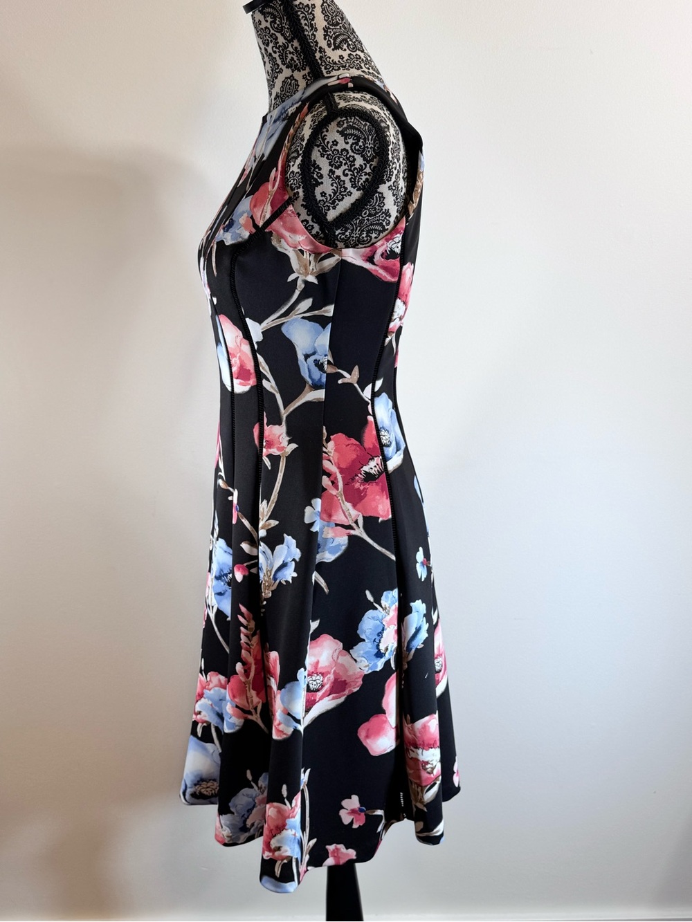 White House Black Market Fit-and-Flare Dress in Pink and Blue Floral size 4 - Picture 2 of 9